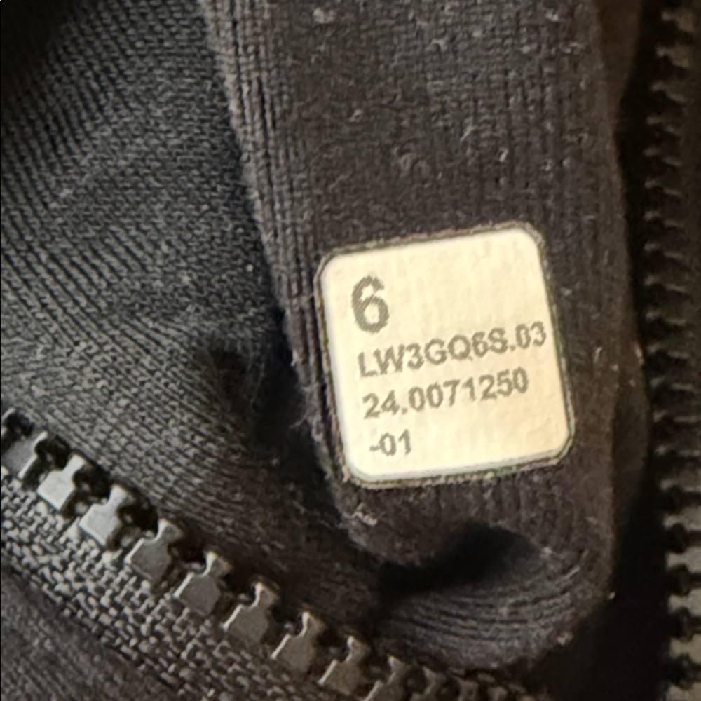 Lululemon Women's Thumbholes Black Jacket Size 6 - Picture 7 of 7
